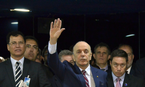 José Serra toma posse no Senado
