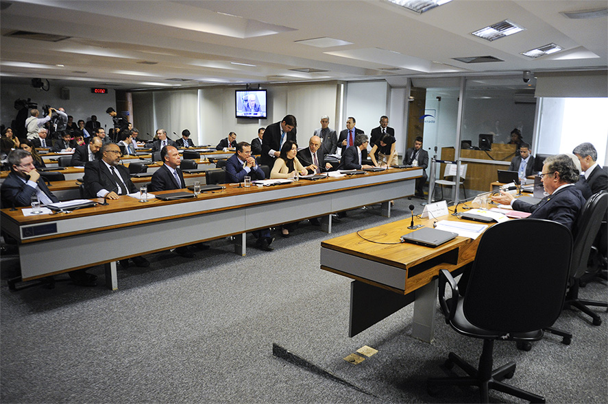 Serra: limites para endividamento da União é condição para o Brasil se desenvolver
